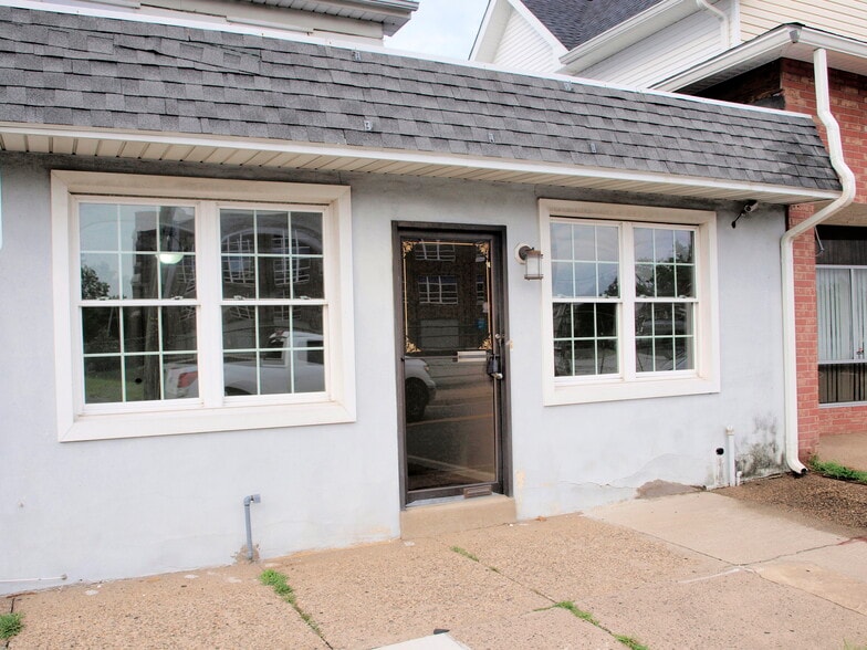More Photos Of 209 Bridgeboro St, Riverside Storefront For Lease