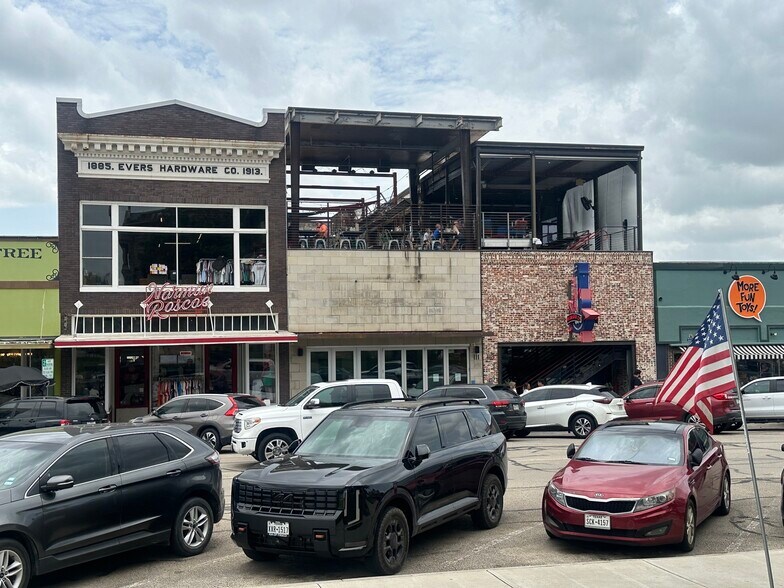 More Photos Of 111 W Hickory St, Denton General Retail For Sale