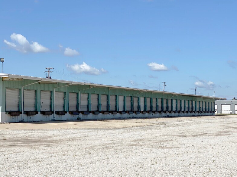 More Photos Of 815 W Sample St, South Bend Truck Terminal For Lease