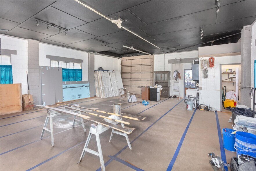 More Photos Of 249 W Rainbow Blvd, Salida Flex For Sale