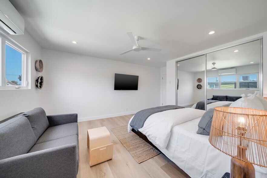 More Photos Of 2602 Pacific Ave, Venice Apartments For Sale