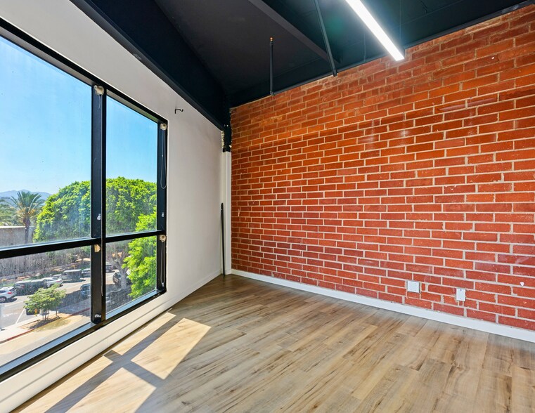 More Photos Of 135 W Magnolia Blvd, Burbank Loft Creative Space For Lease