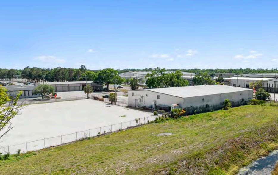 More Photos Of 7211 Anderson Rd, Tampa Warehouse For Lease