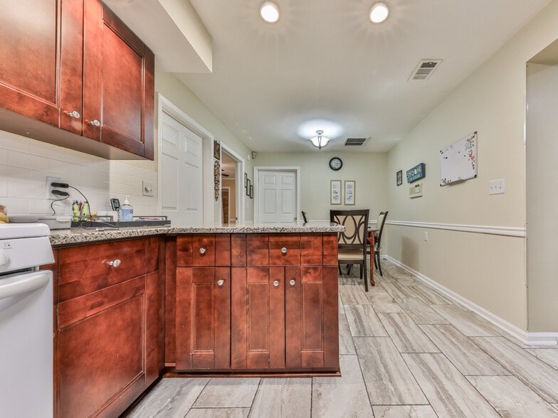 More Photos Of 3605 Shallowford Rd, Marietta Healthcare For Sale