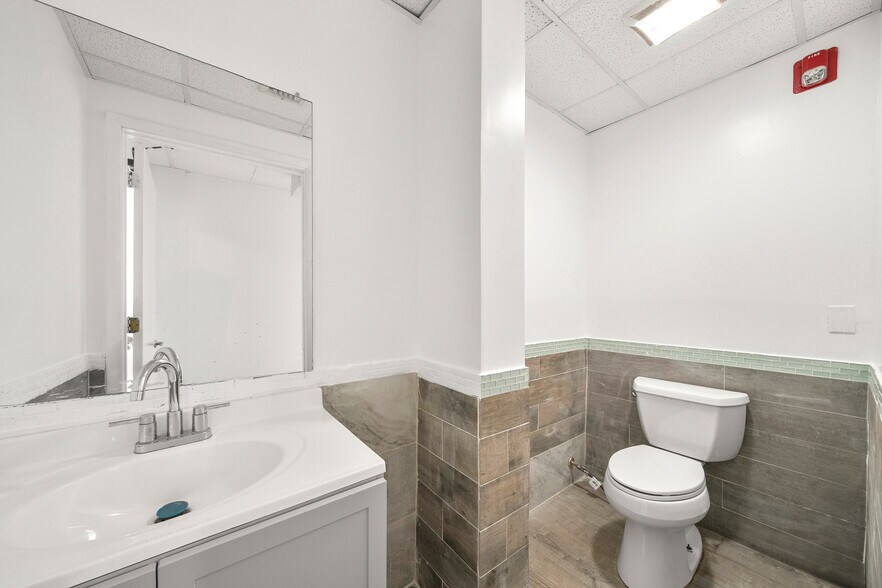 More Photos Of 40 Broad Ave, Palisades Park Office For Sale