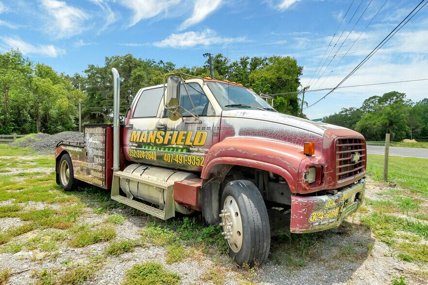 More Photos Of 8440 County Road 48, Yalaha Freestanding For Sale