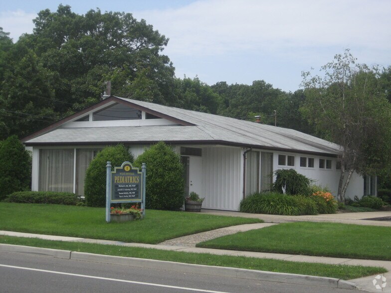 Primary Photo Of 1 Main St, West Sayville Office For Lease