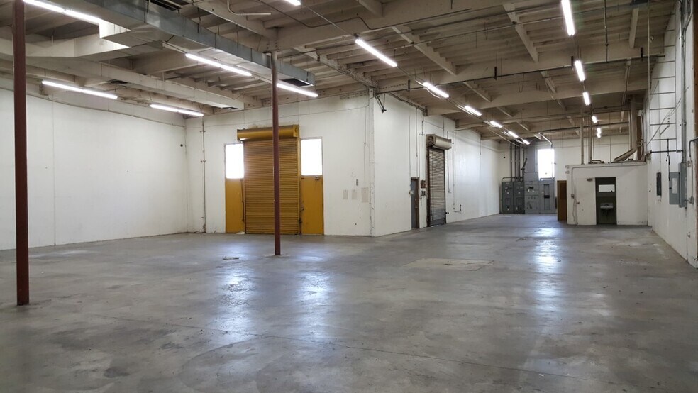 More Photos Of 516 E Jefferson Blvd, Los Angeles Warehouse For Sale