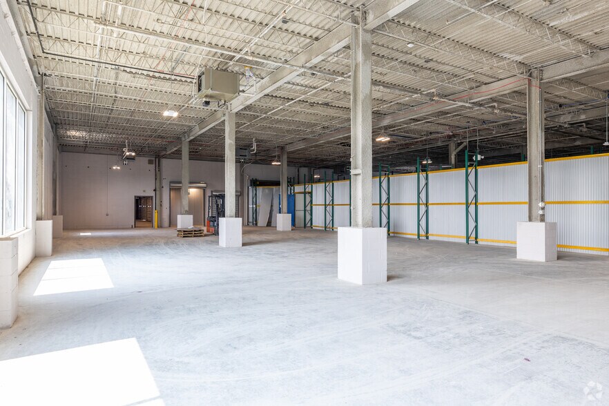 More Photos Of 250 E Sandford Blvd, Mount Vernon Warehouse For Lease