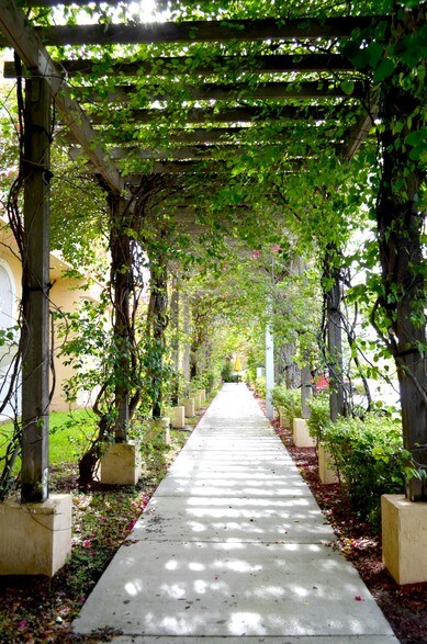 More Photos Of 1000-1080 Gateway Blvd, Boynton Beach Unknown For Lease