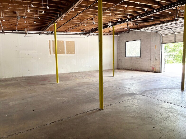 More Photos Of 4430 Singleton Station Rd, Louisville Light Distribution For Lease