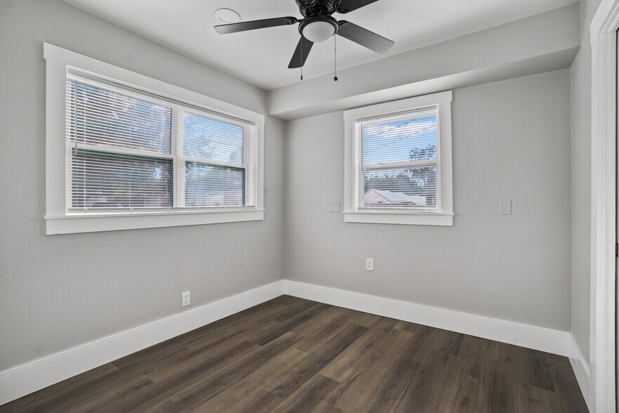 More Photos Of 1006 15th Ave NW, Largo Multifamily For Sale