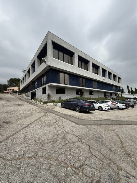 More Photos Of 2540 Foothill Blvd, La Crescenta Office For Lease