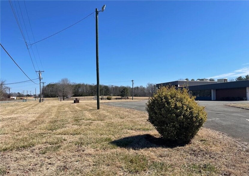 More Photos Of 7165 NC 89 Hwy W, Westfield Industrial For Lease