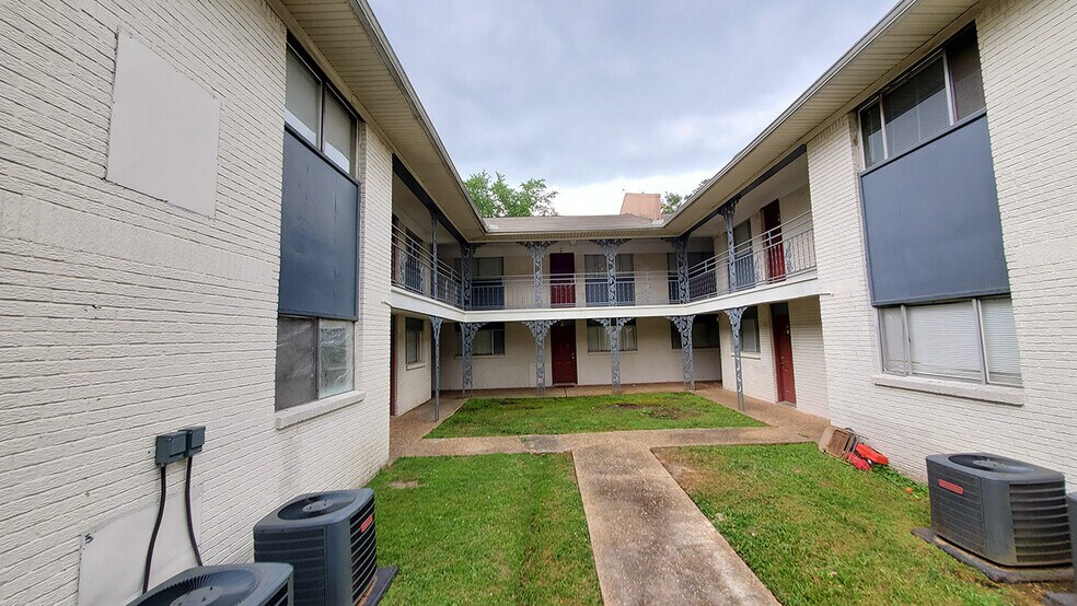 More Photos Of 818 W 28th Ave, Pine Bluff Apartments For Sale