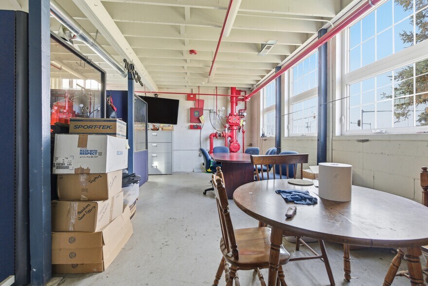 More Photos Of 3050 Wagner Rd, Waterloo Freestanding For Sale