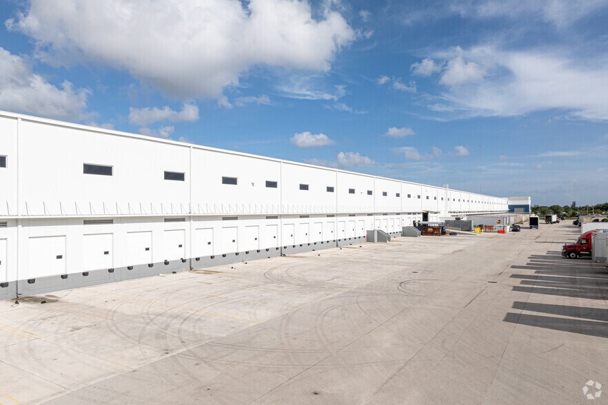 More Photos Of 21500 NW 47th Ave, Miami Gardens Unknown For Lease