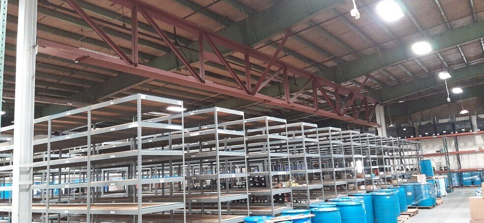 More Photos Of 80 Holton St, Woburn Service For Lease