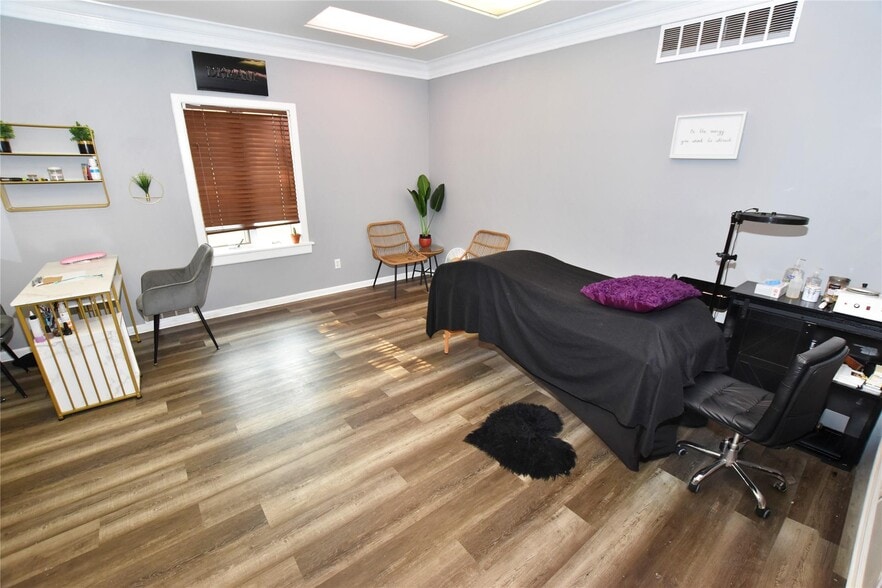 More Photos Of 3438 Lennon Rd, Flint Office For Sale
