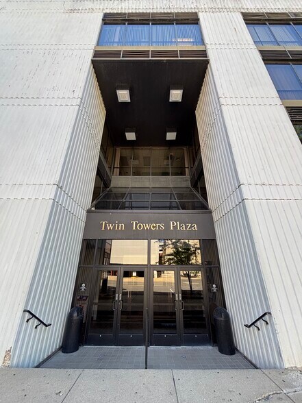 More Photos Of 456 Fulton St, Peoria Office For Sale