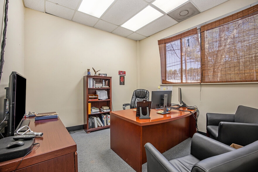 More Photos Of 4625 Stonegate Industrial Blvd, Stone Mountain Service For Lease