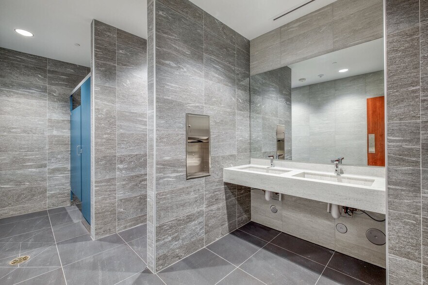 More Photos Of 12601 Metric Blvd, Austin Office For Sale