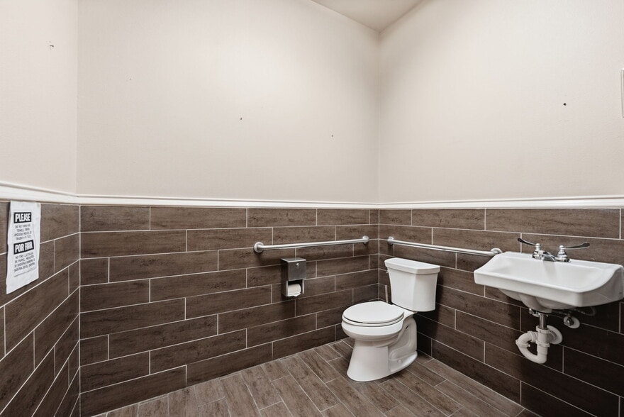 More Photos Of 5407 Interstate 35 Access Rd, San Antonio Land For Lease