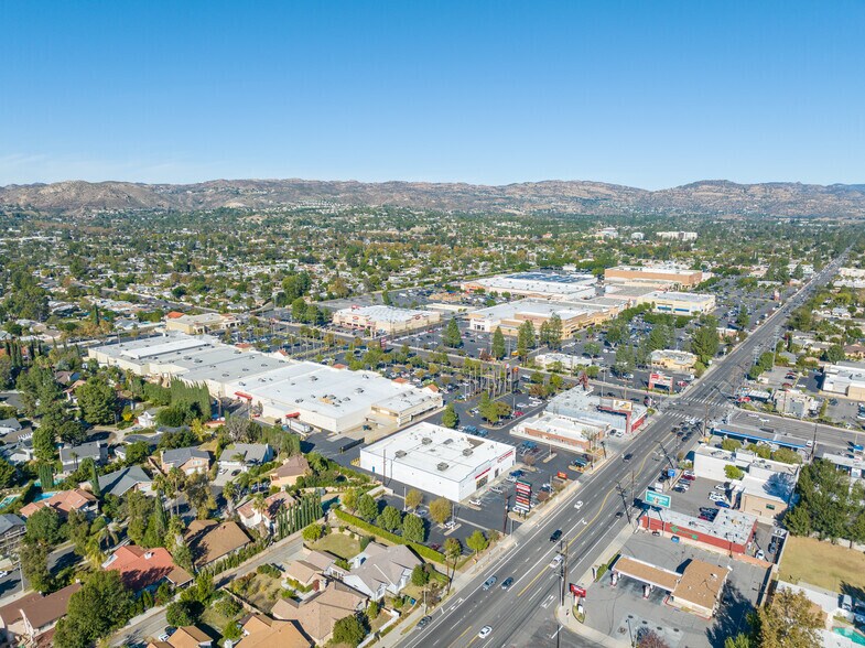 More Photos Of 22828-22968 Victory Blvd, Woodland Hills Unknown For Lease