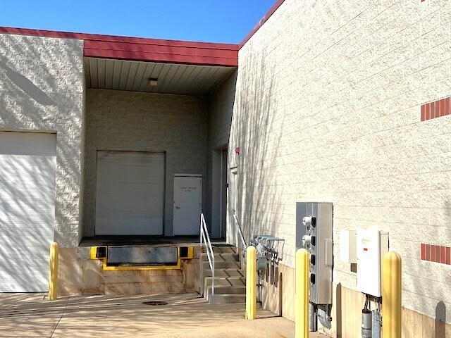 More Photos Of 2742 Barney Ct, McHenry Warehouse For Lease