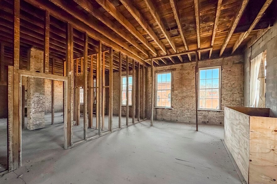 More Photos Of 706 N Main St, Columbia Office Residential For Sale