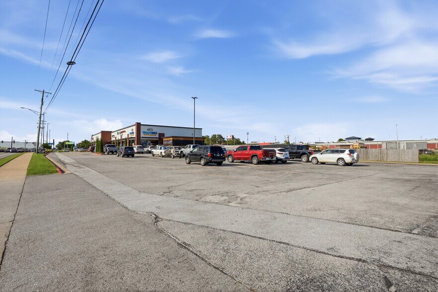 More Photos Of 2111 S Old Missouri Rd, Springdale Unknown For Lease