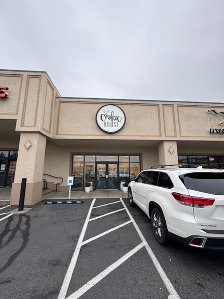 More Photos Of 8530 W Gage Blvd, Kennewick General Retail For Lease