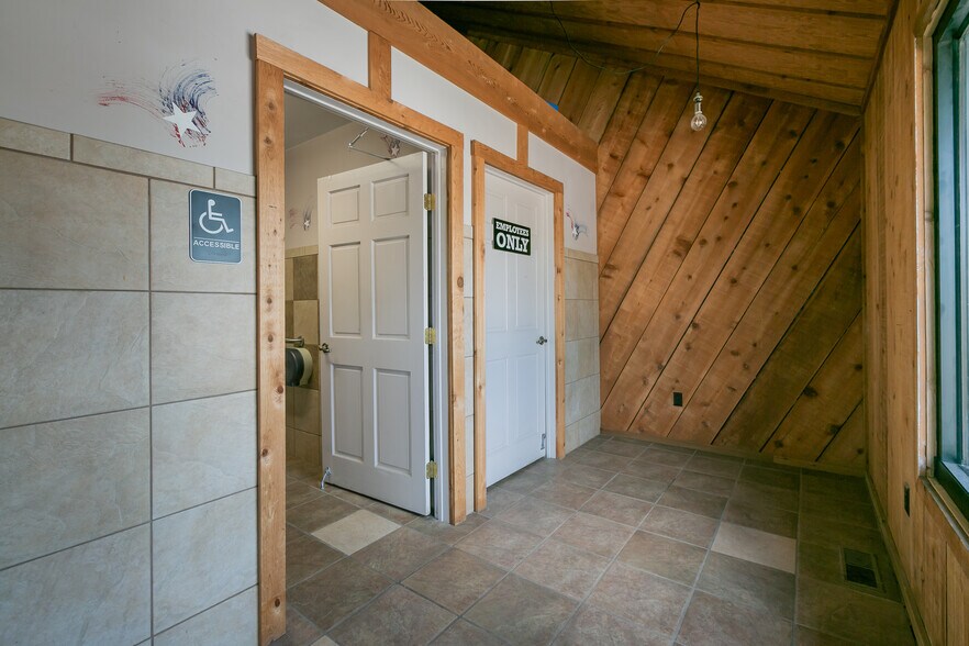 More Photos Of 1116 W Highway 76, Branson General Retail For Lease