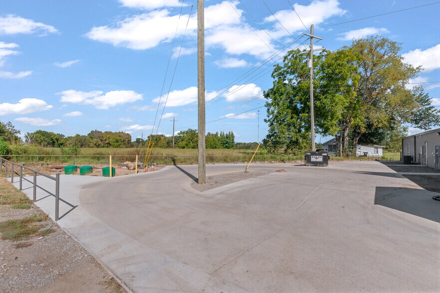 More Photos Of 15996 Highway 80, Edgewood Flex For Sale