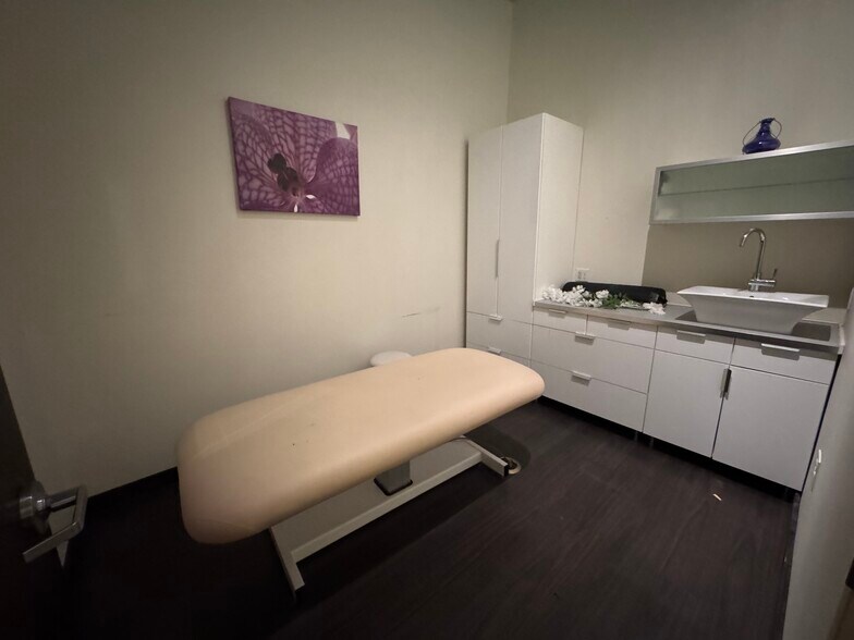 More Photos Of 2140 W Grande Blvd, Tyler Medical For Lease