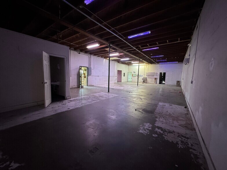 More Photos Of 4920 W Pico Blvd, Los Angeles Light Manufacturing For Lease