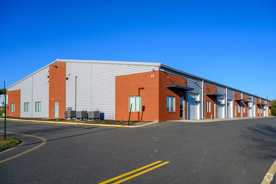 More Photos Of 25 Centreport Pky, Stafford Flex For Lease