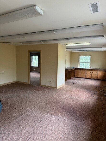 More Photos Of 1147 Rose Hill Dr, Charlottesville Office For Sale