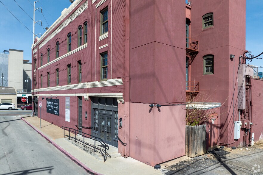 More Photos Of 215-219 S Main St, Fort Worth Storefront Retail Office For Lease