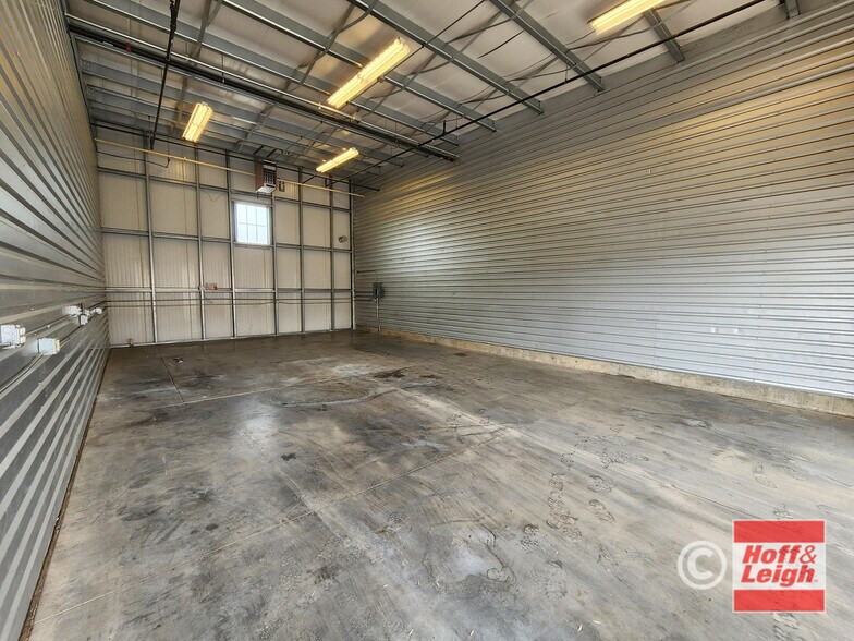 More Photos Of 18584 Longs Way, Parker Flex For Lease