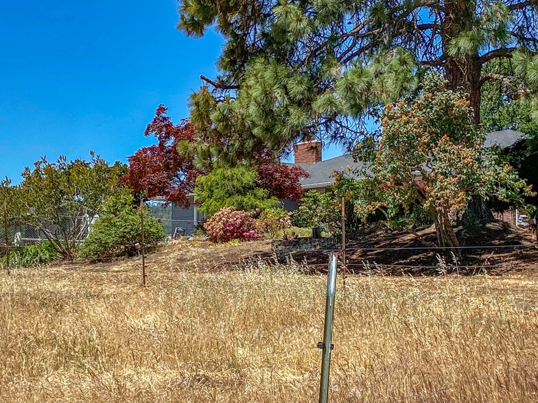 More Photos Of 8017 Old Highway 99 N, Roseburg Distribution For Sale