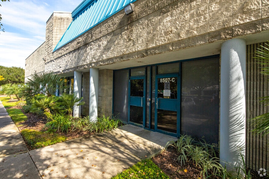 More Photos Of 8507 Benjamin Rd, Tampa Unknown For Lease