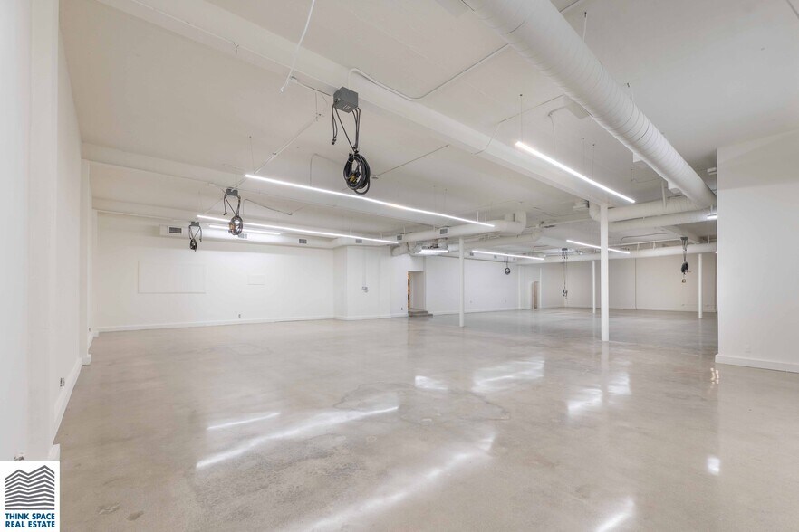 More Photos Of 913-915 N Highland Ave, Los Angeles Showroom For Sale