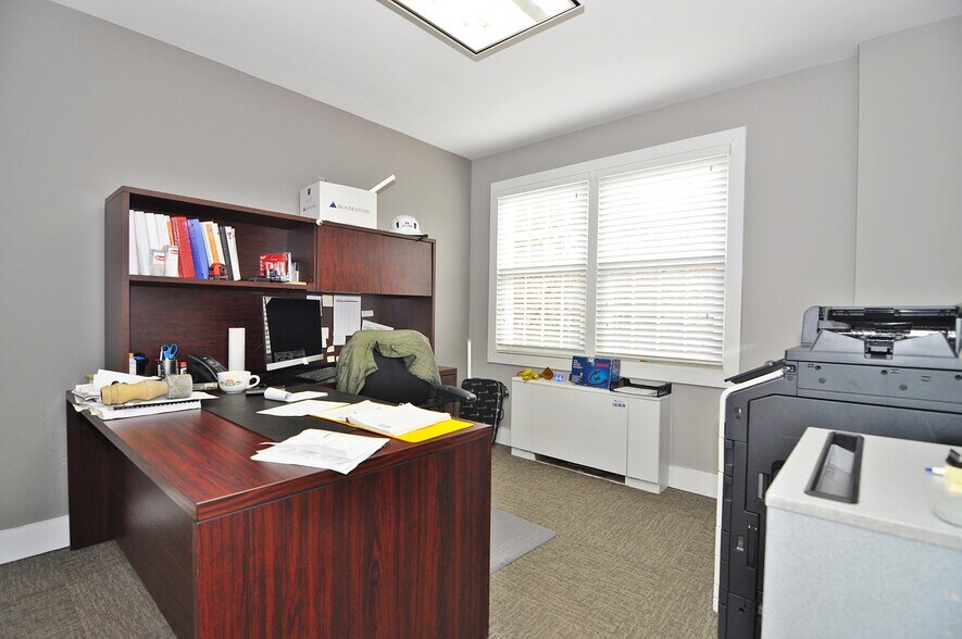 More Photos Of 210 Little Falls St, Falls Church Office For Sale