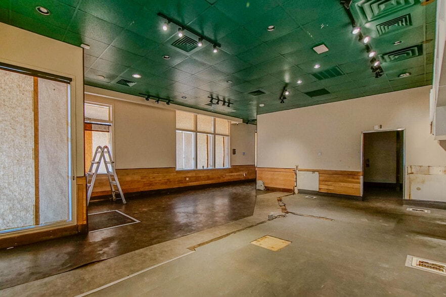 More Photos Of 225 E Broad St, Athens Storefront For Lease