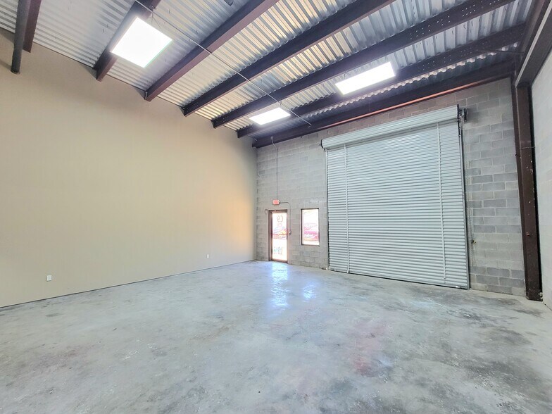 More Photos Of 6501 Ashcroft Dr, Houston Industrial For Lease