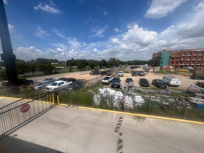 More Photos Of 1550 N Loop, Houston Land For Lease