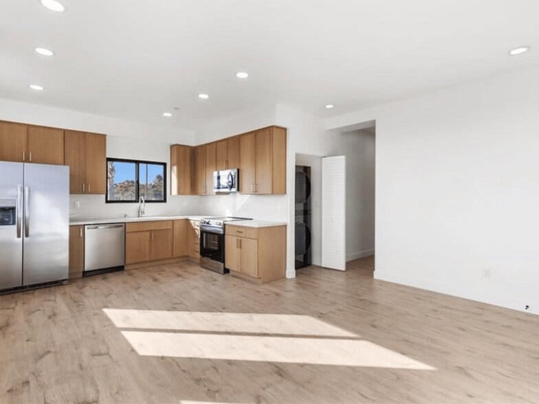 More Photos Of 3244 Clairemont Dr, San Diego Apartments For Sale