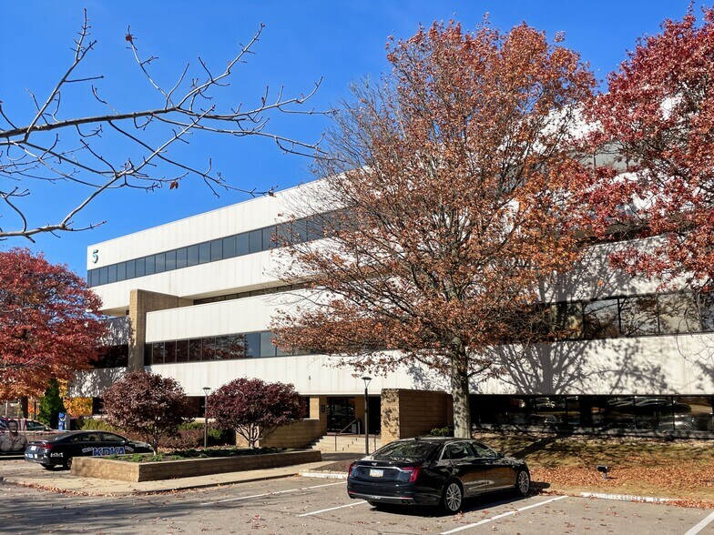 More Photos Of 651 Holiday Dr, Pittsburgh Coworking Space