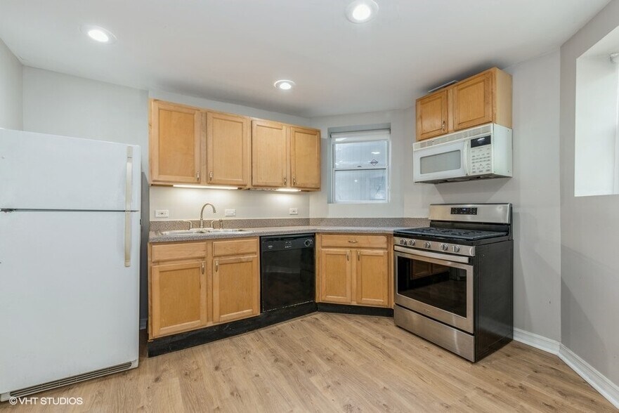 More Photos Of 1228 W Glenlake Ave, Chicago Apartments For Sale